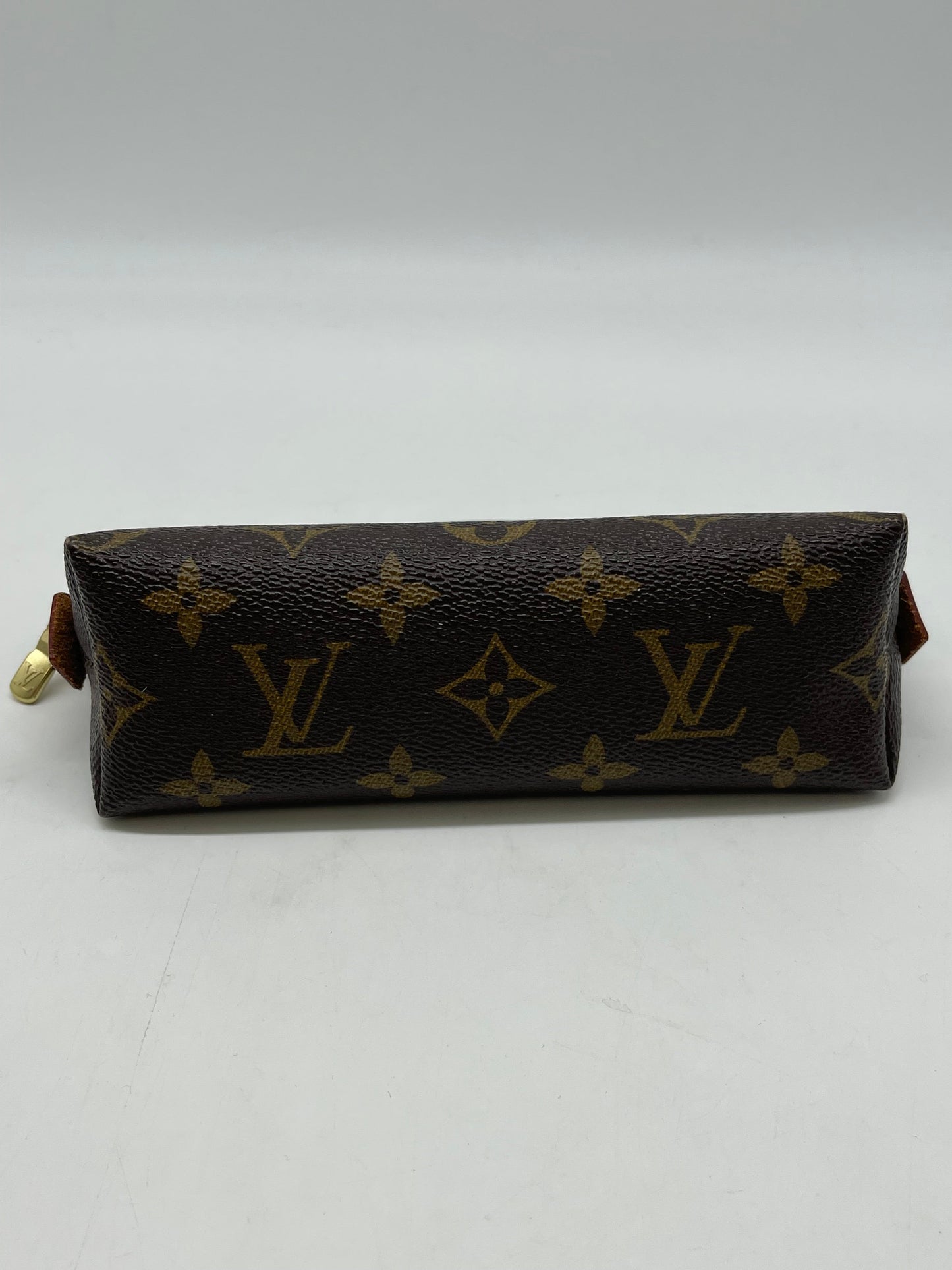 Makeup Bag Luxury Designer By Louis Vuitton, Size: Small