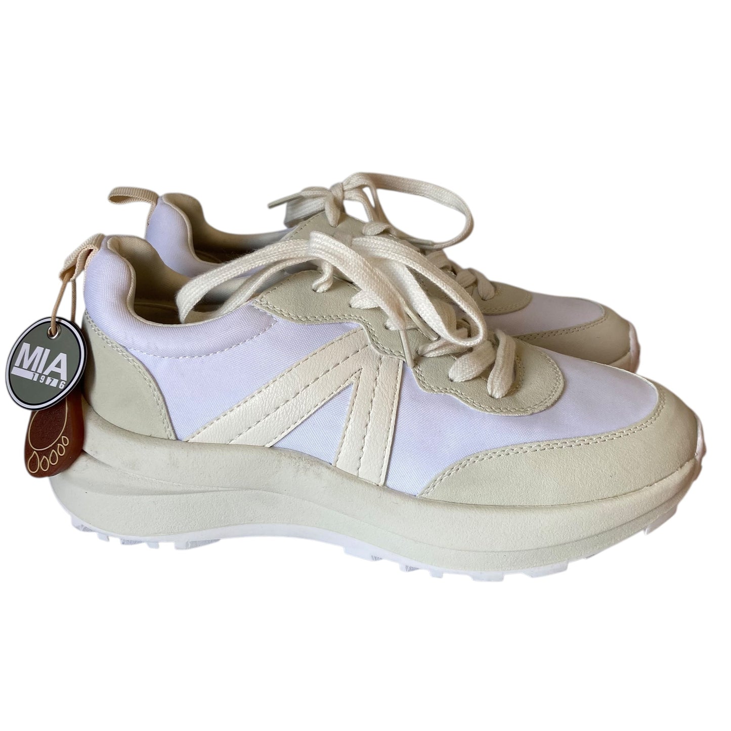 Shoes Athletic By Mia In White, Size:7.5