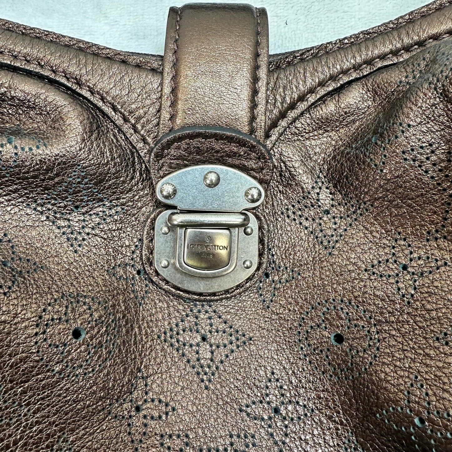 Handbag Luxury Designer By Louis Vuitton, Size: Medium