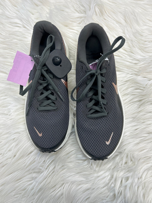 Shoes Athletic By Nike In Grey, Size:7