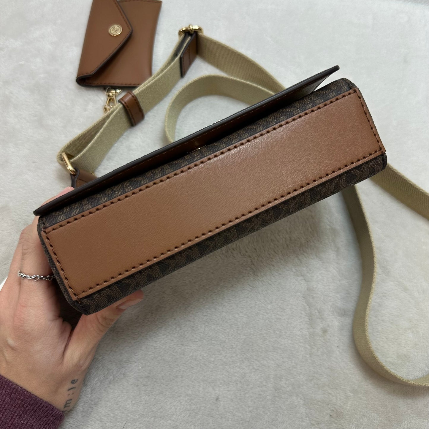 Kors Vincent small signature logo crossbody bag with a card case Designer By Michael Kors, Size: Small