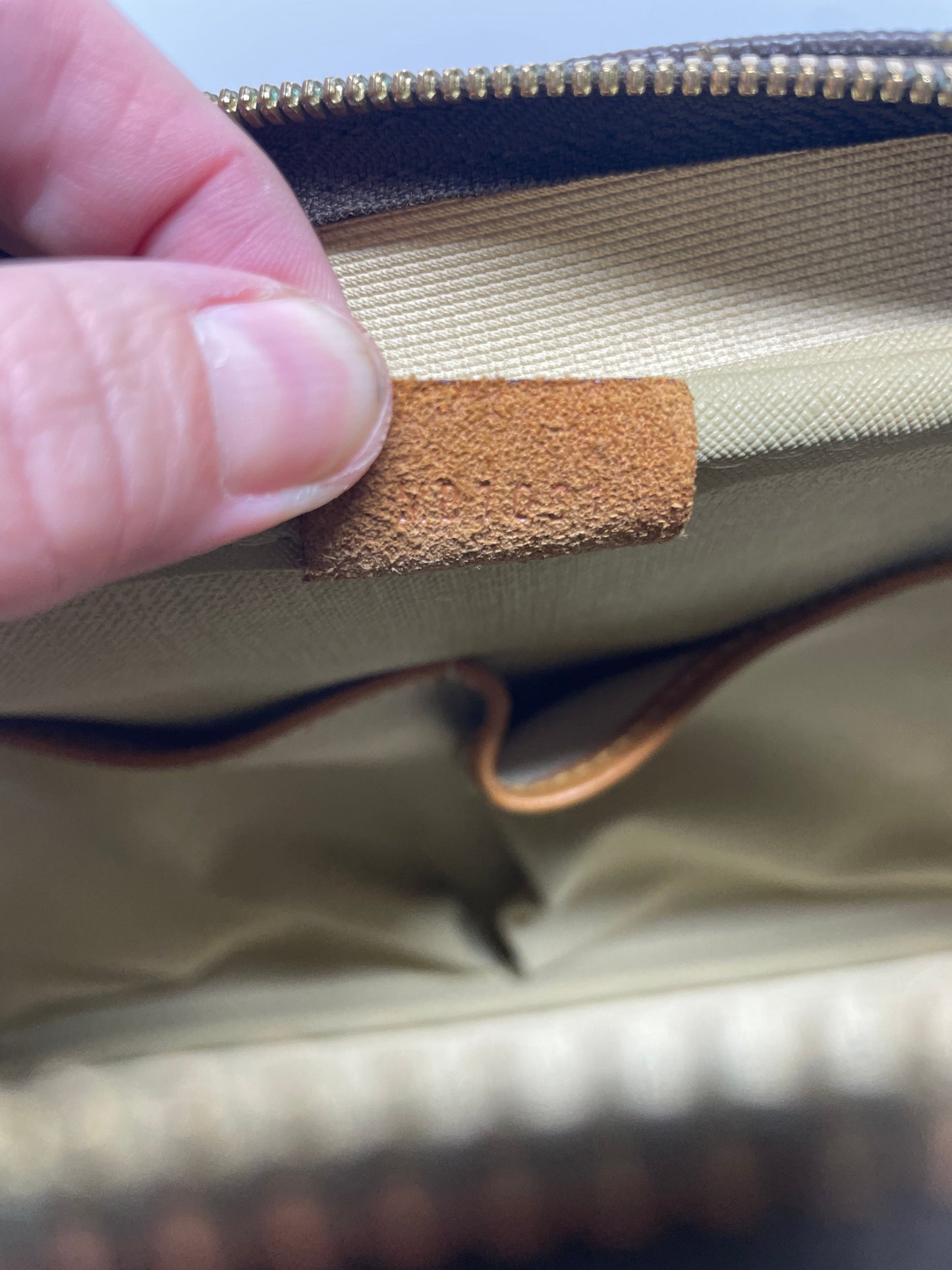 Duffle And Weekender Luxury Designer By Louis Vuitton, Size: Medium