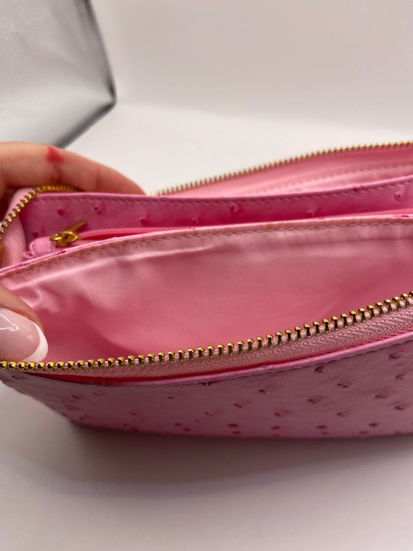 Clutch By Clothes Mentor, Size: Medium