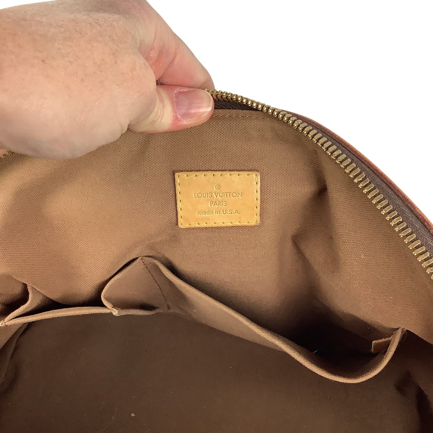 Handbag Luxury Designer By Louis Vuitton, Size: Large