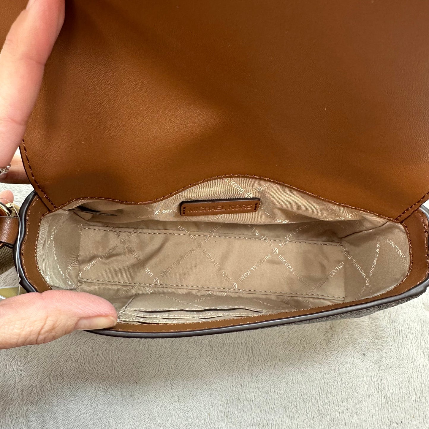 Kors Vincent small signature logo crossbody bag with a card case Designer By Michael Kors, Size: Small