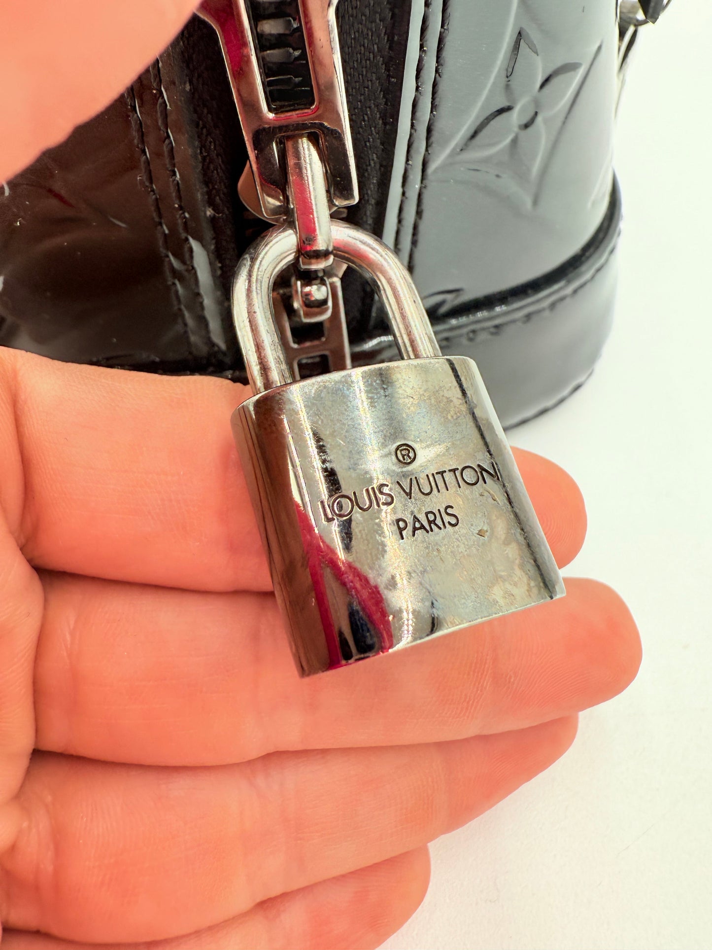 Handbag Luxury Designer By Louis Vuitton In Black, Size:Small