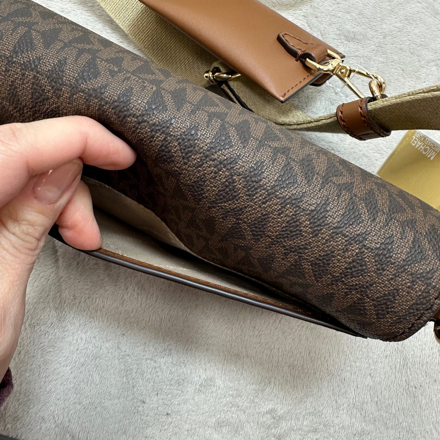 Kors Vincent small signature logo crossbody bag with a card case Designer By Michael Kors, Size: Small