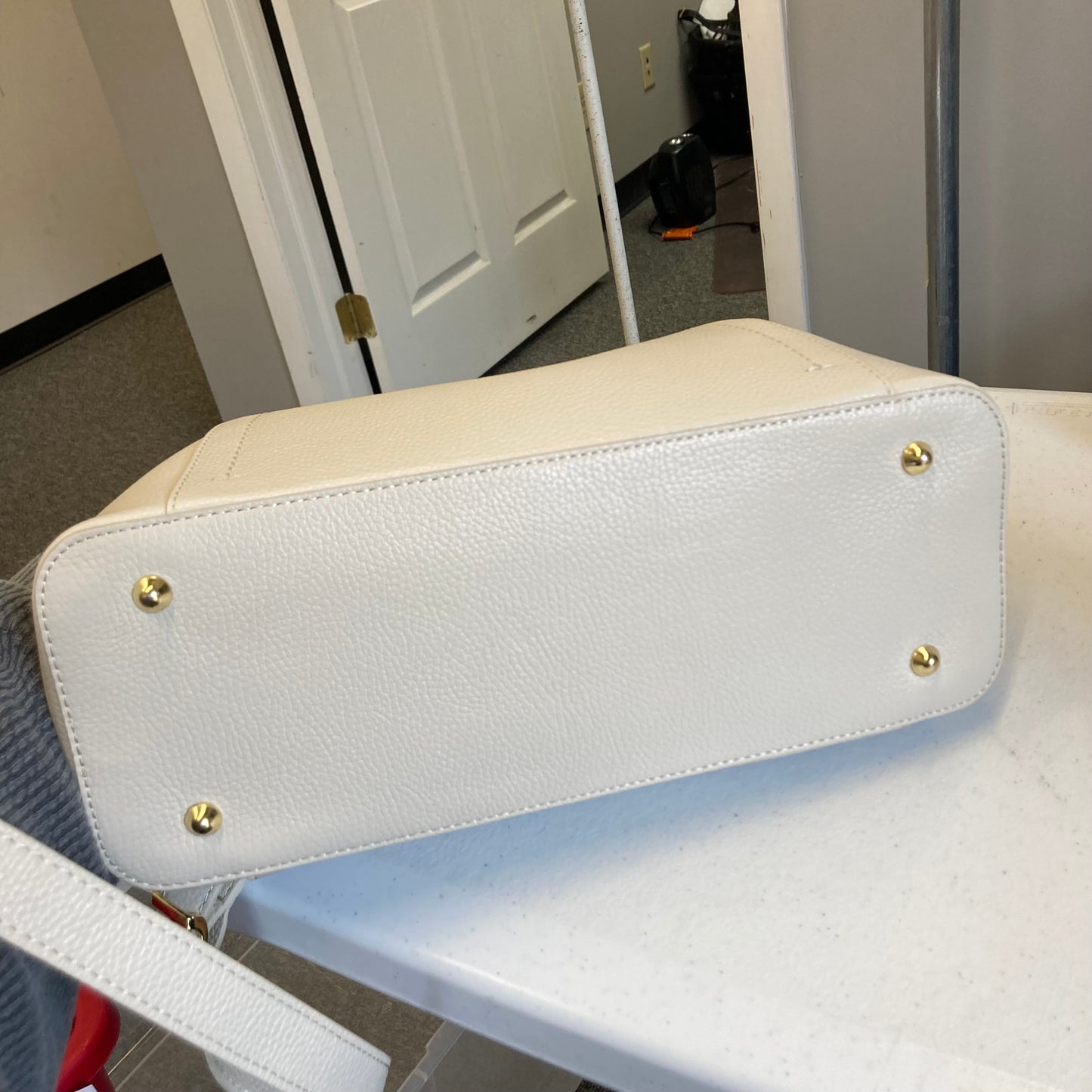 Crossbody Leather By Divina Firenze In Cream, Size:Medium