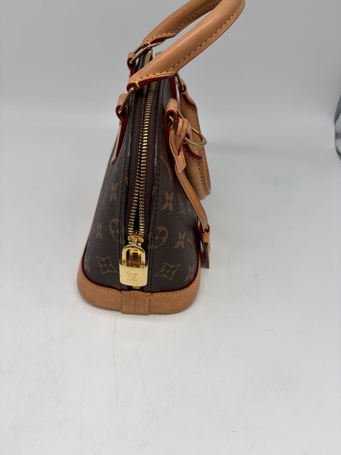 Handbag Luxury Designer By Louis Vuitton, Size: Large