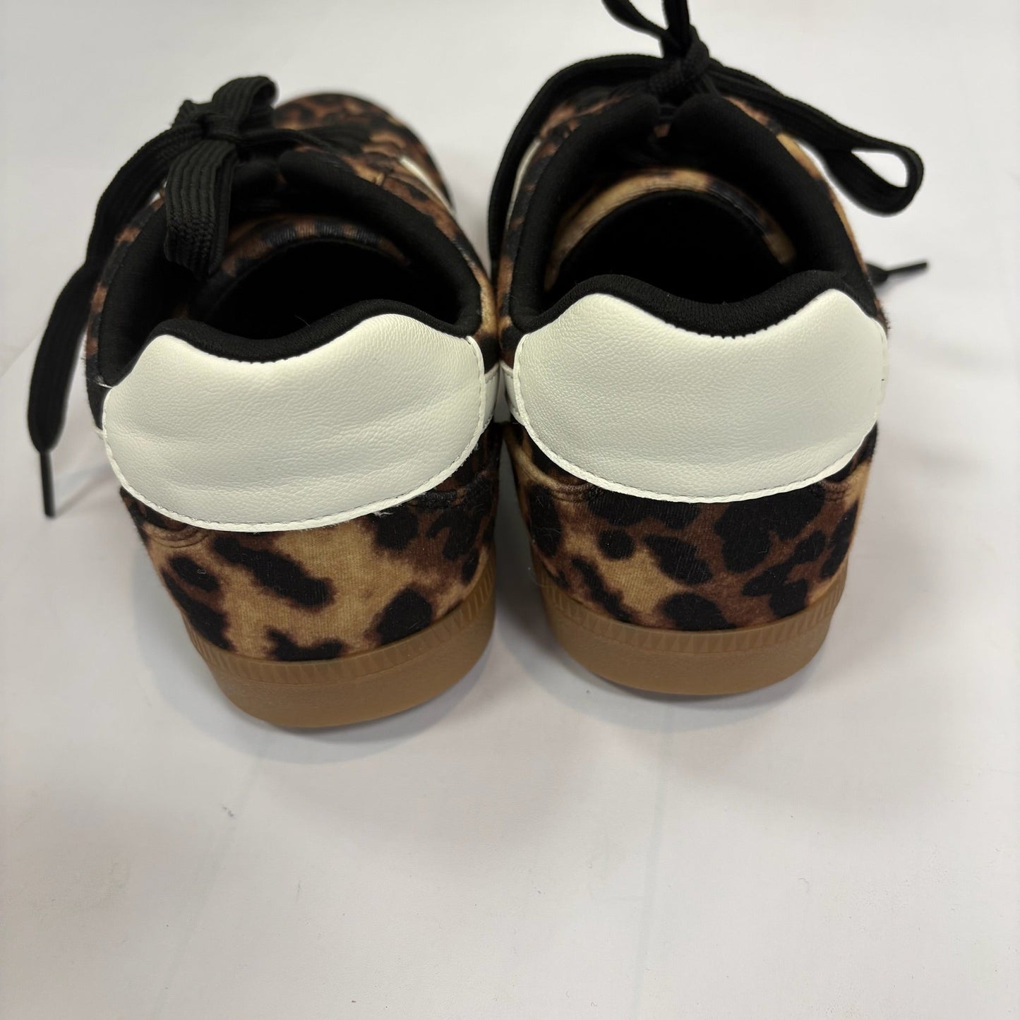 Shoes Sneakers By Dv In Animal Print, Size: 8.5