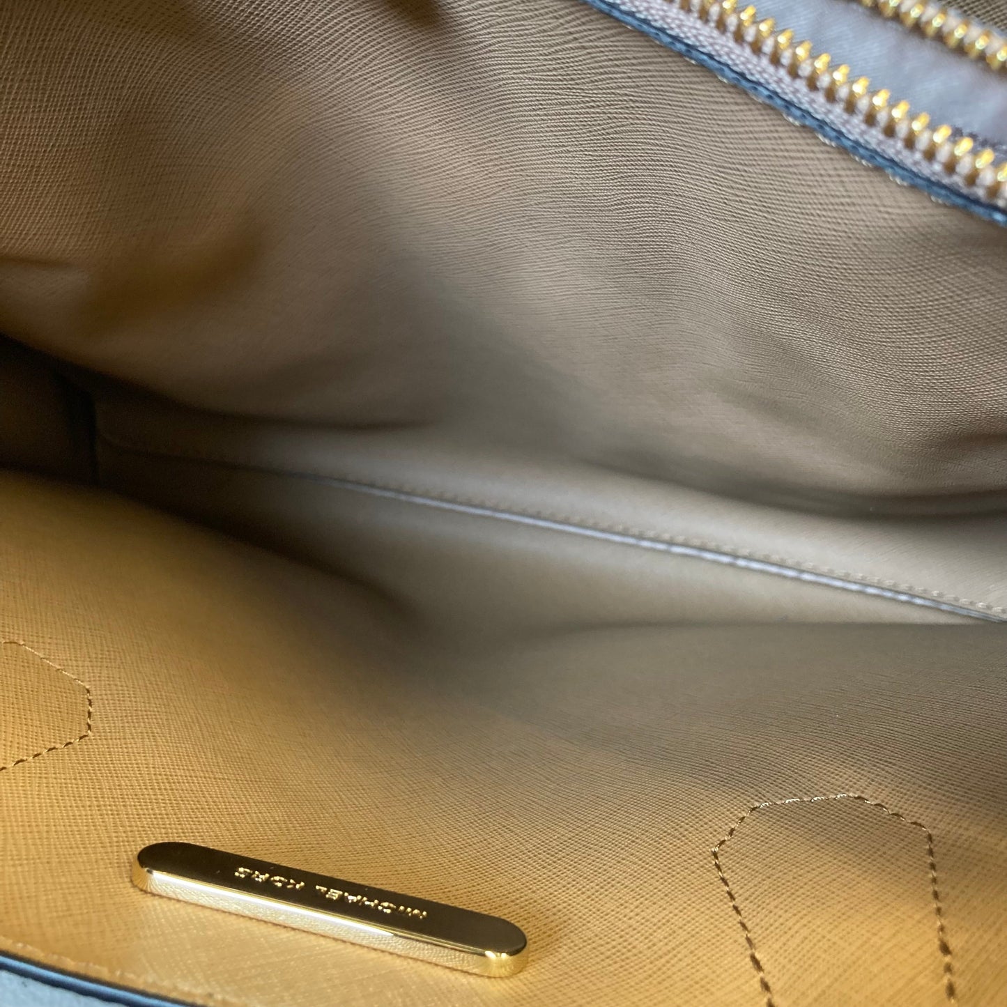 Handbag Designer By Michael Kors In Black, Size:Medium