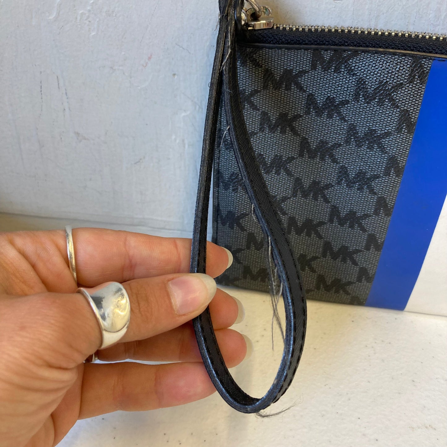 Wristlet Designer By Michael Kors In Grey, Size:Medium