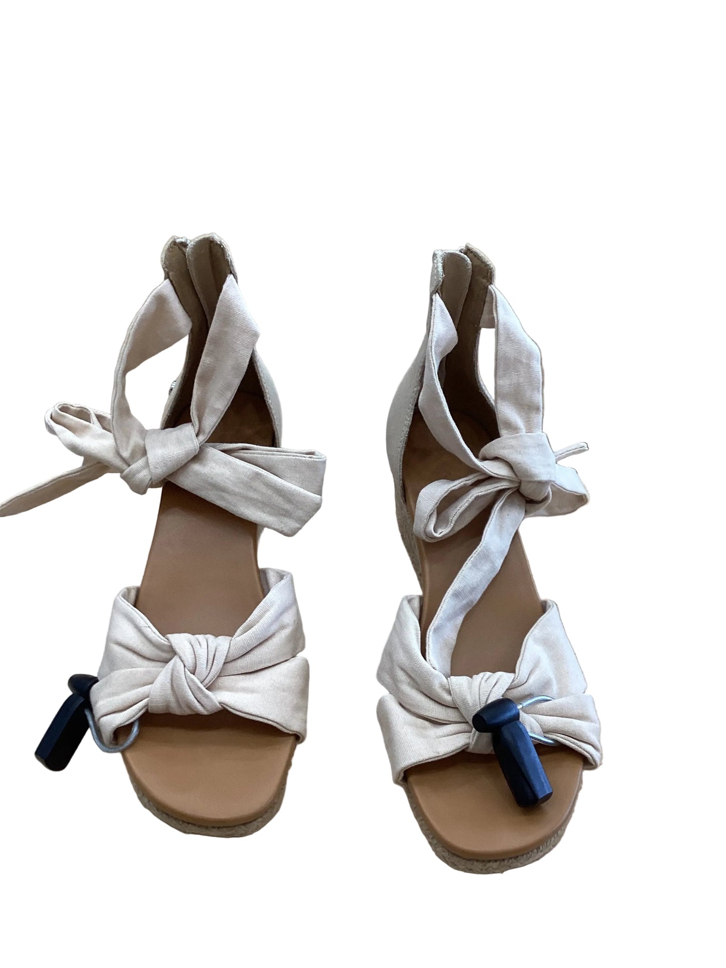 Sandals Designer By Ugg In Cream, Size:9