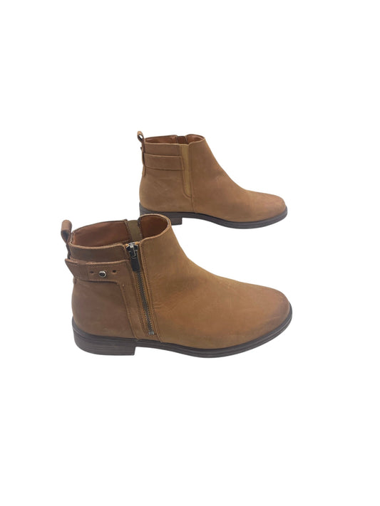 BOOTS ANKLE FLATS by CLARKS In BROWN, Size: 9