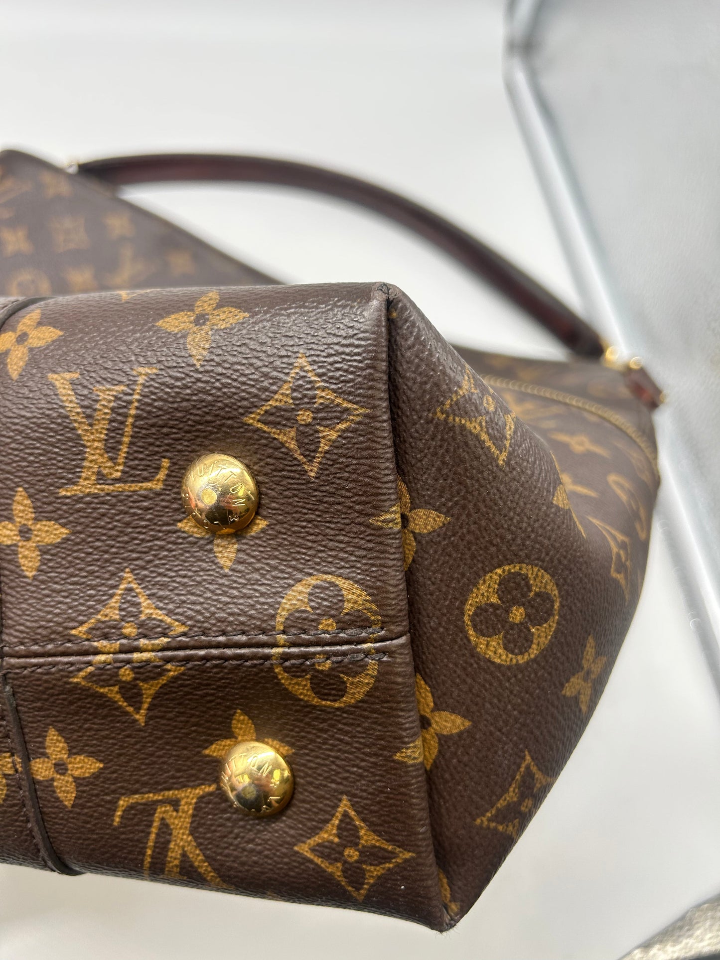 Handbag Luxury Designer By Louis Vuitton, Size: Large