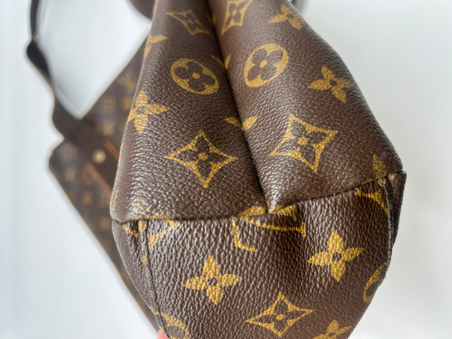 Handbag Luxury Designer By Louis Vuitton, Size: Large