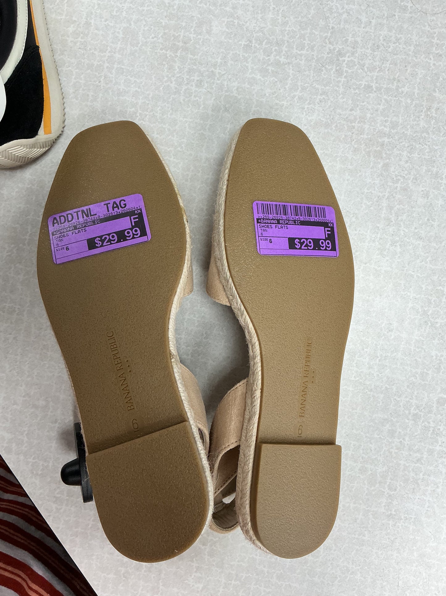 Shoes Flats By Banana Republic In Tan, Size:6