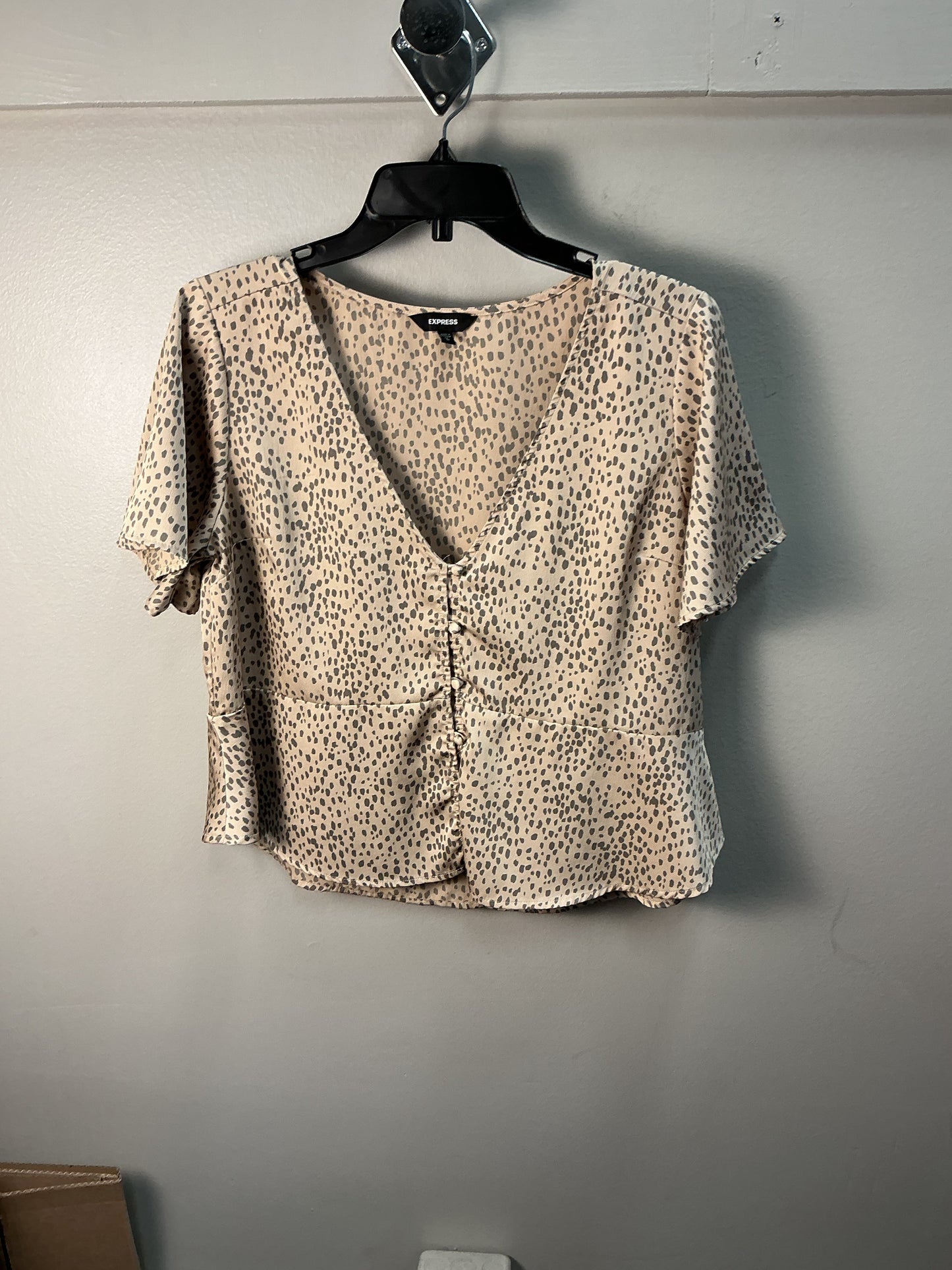 Top Short Sleeve By Express In Animal Print, Size: M