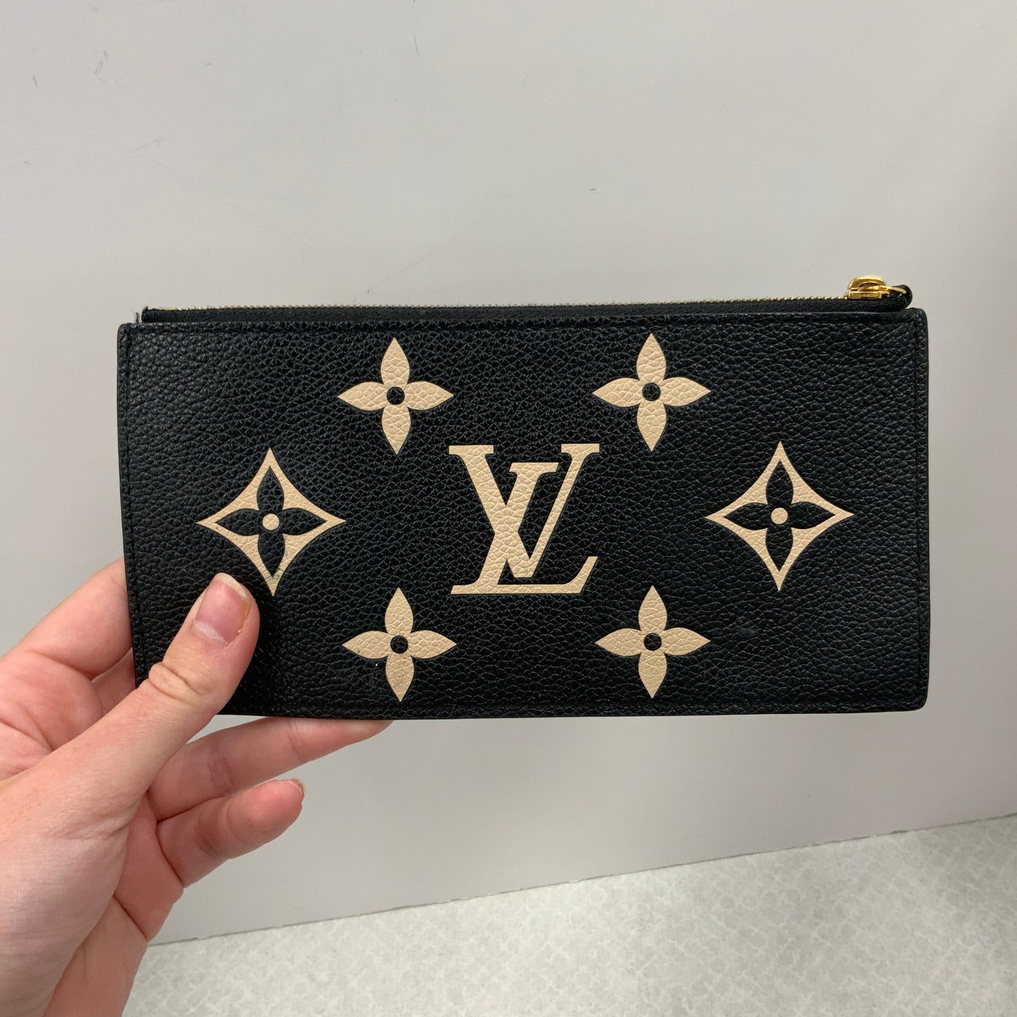 Crossbody Luxury Designer By Louis Vuitton, Size: Medium