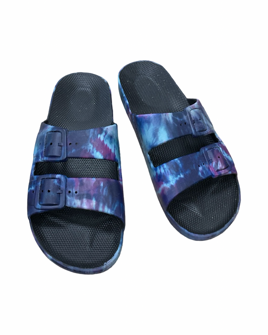 Sandals Flats By Clothes Mentor In Multi, Size:7.5