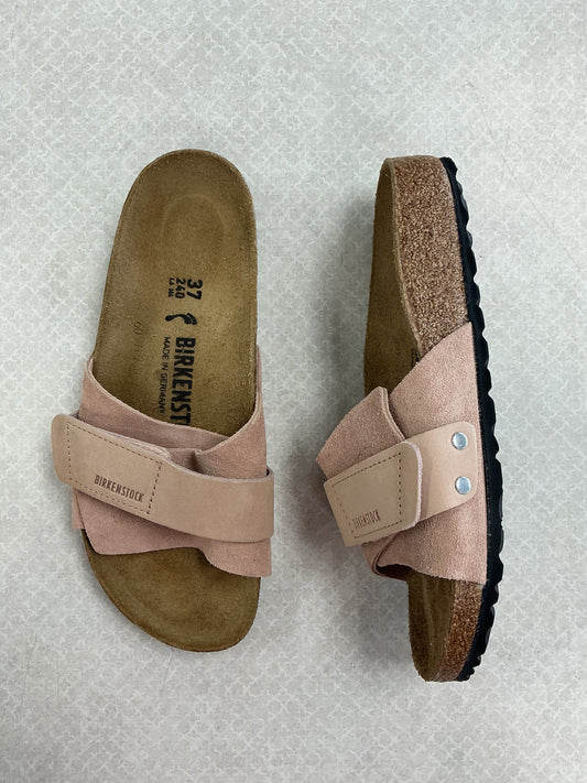 Sandals Flats By Birkenstock In Pink, Size:6