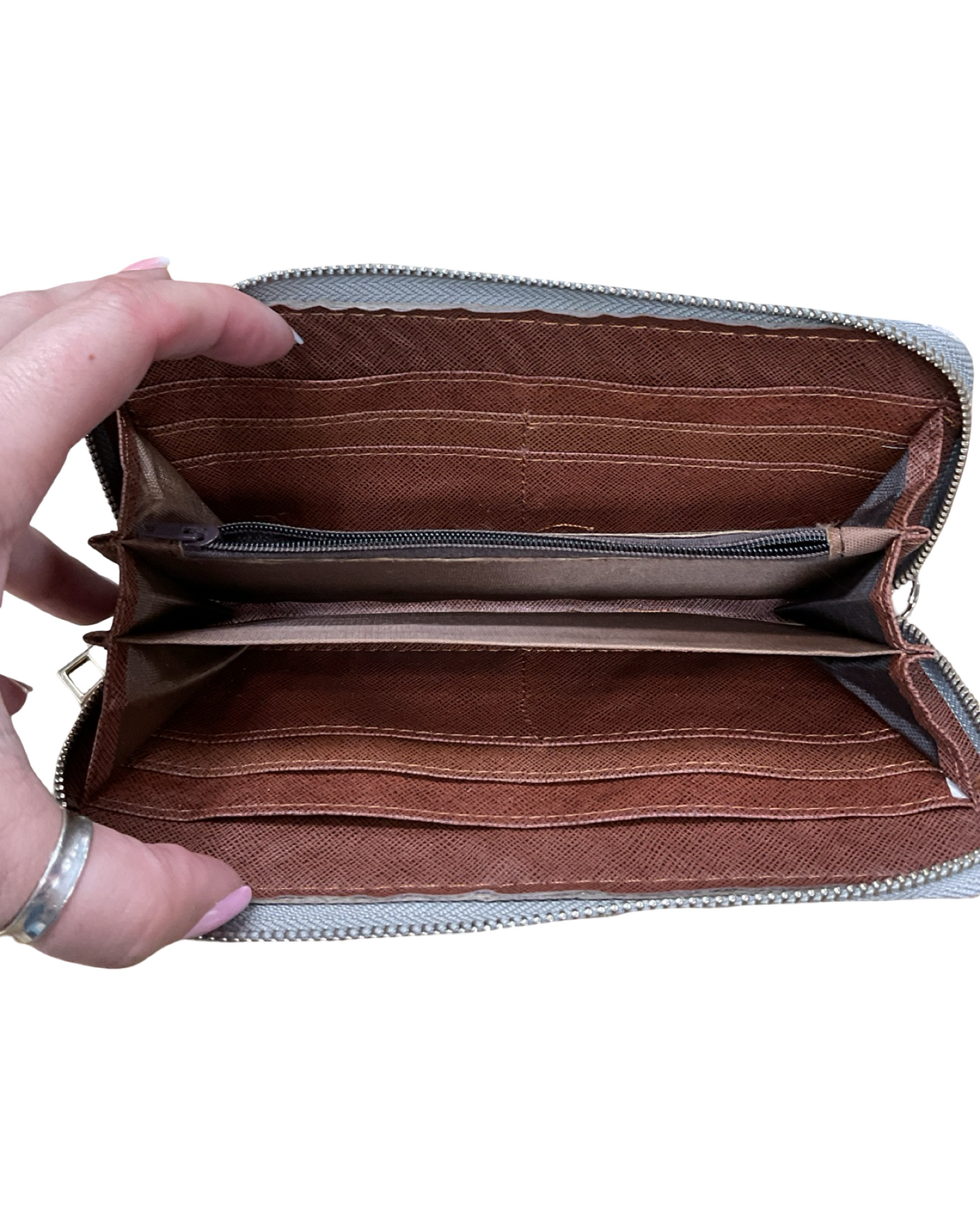 Wallet By Clothes Mentor In Grey, Size:Medium