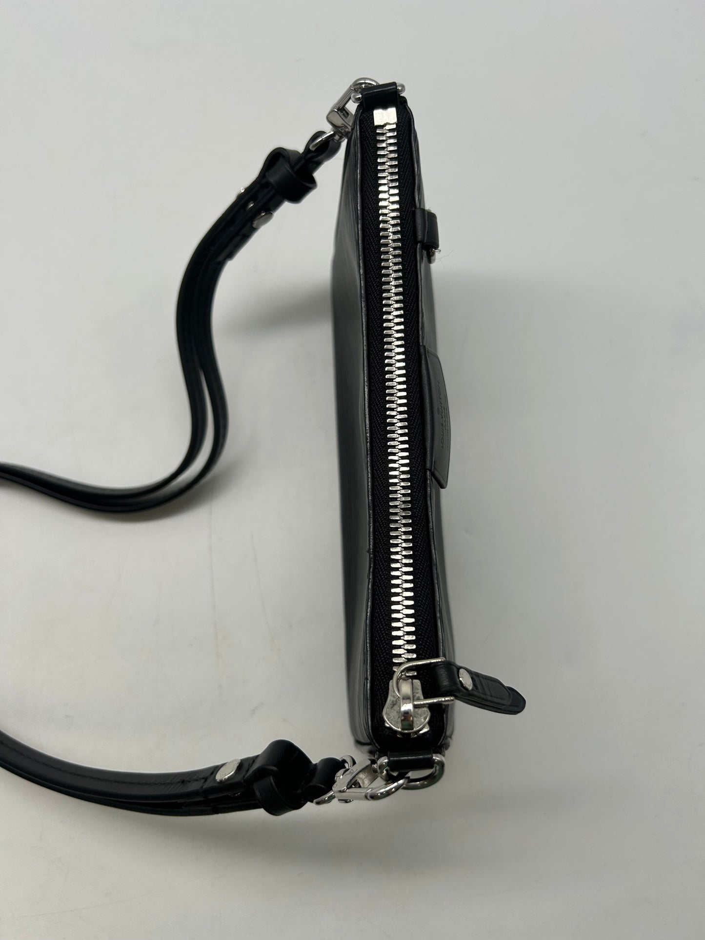 Handbag Luxury Designer By Louis Vuitton, Size: Small