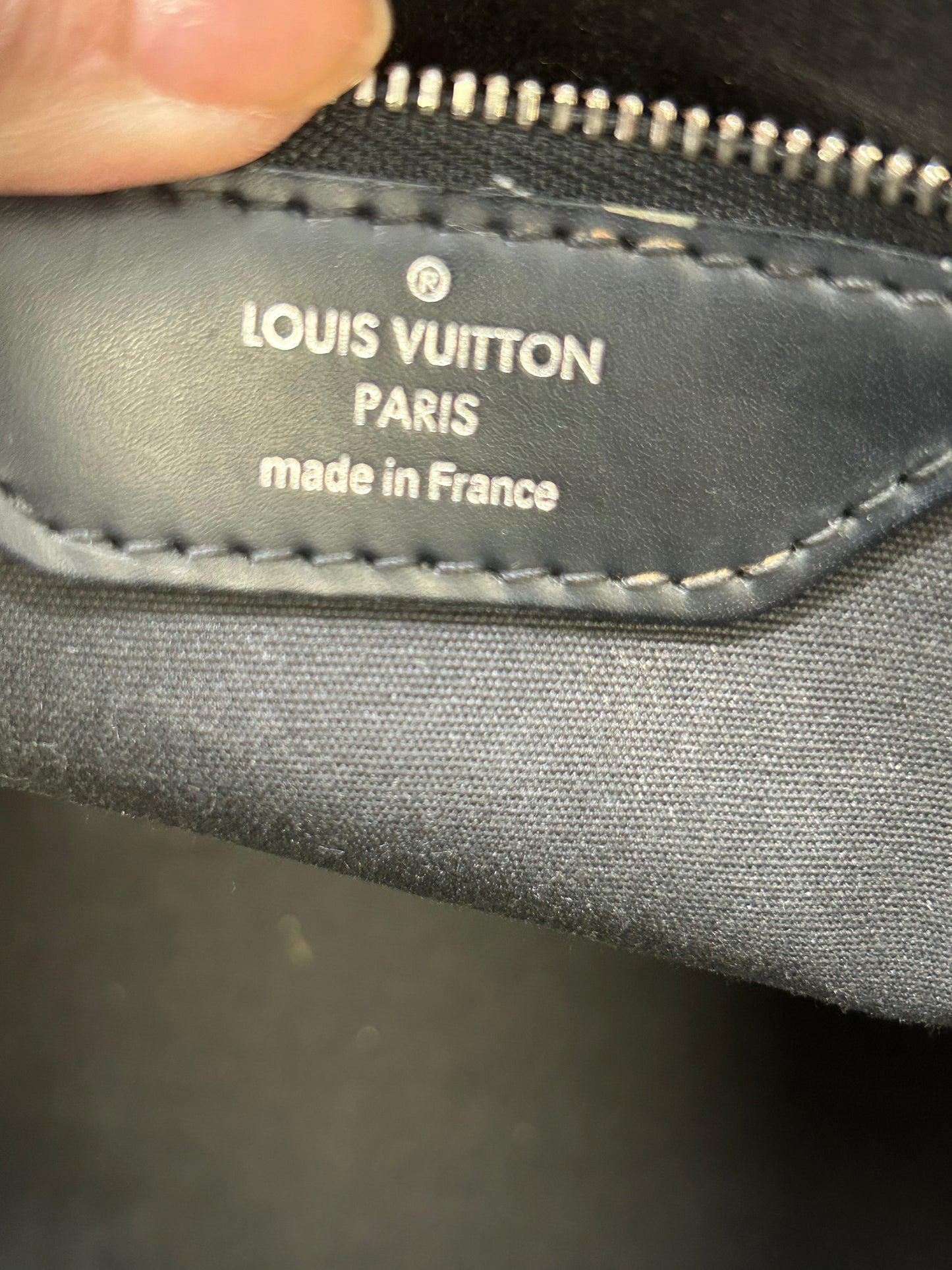 Handbag Luxury Designer By Louis Vuitton, Size: Medium