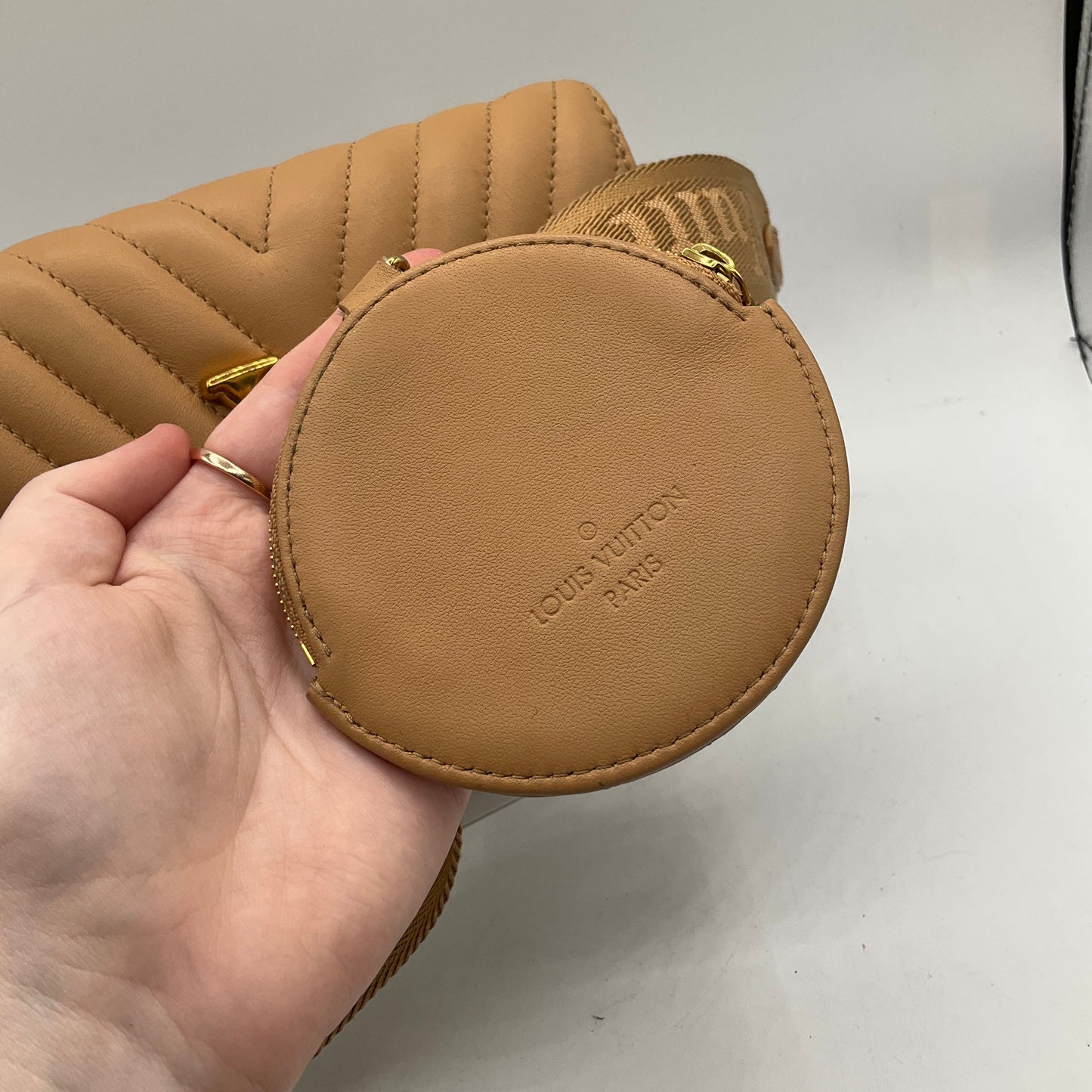 Crossbody Luxury Designer By Louis Vuitton, Size: Small