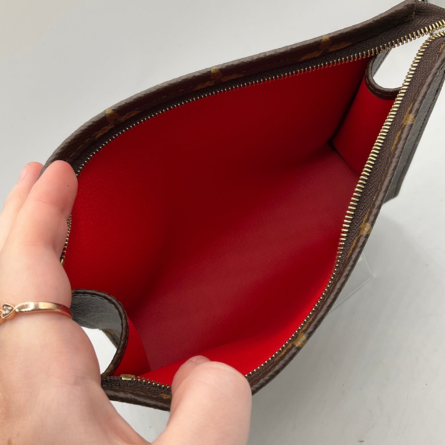 Makeup Bag Luxury Designer By Louis Vuitton, Size: Small