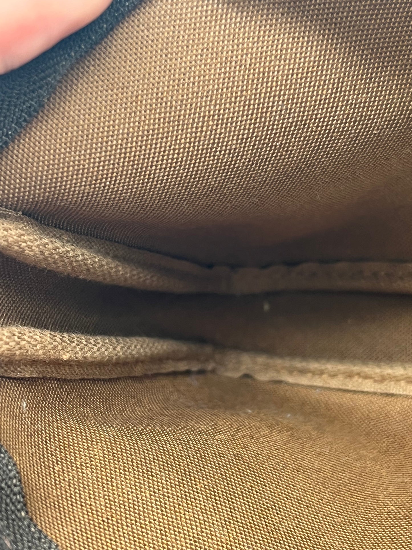 Handbag Luxury Designer By Louis Vuitton, Size: Large