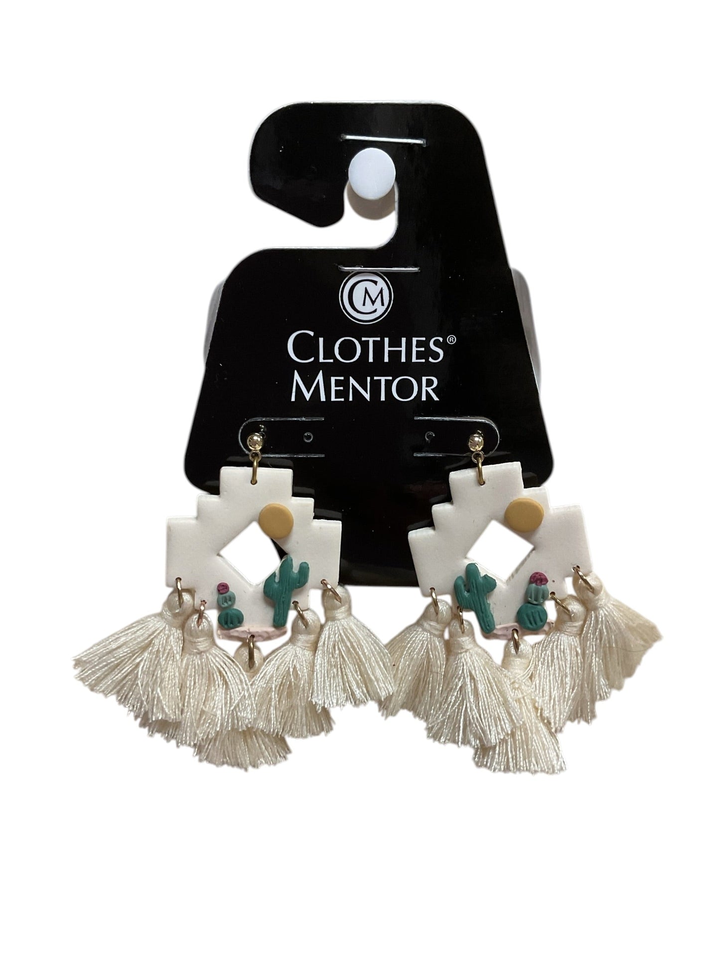 Earrings Dangle/Drop By Cmf In Cream & Green