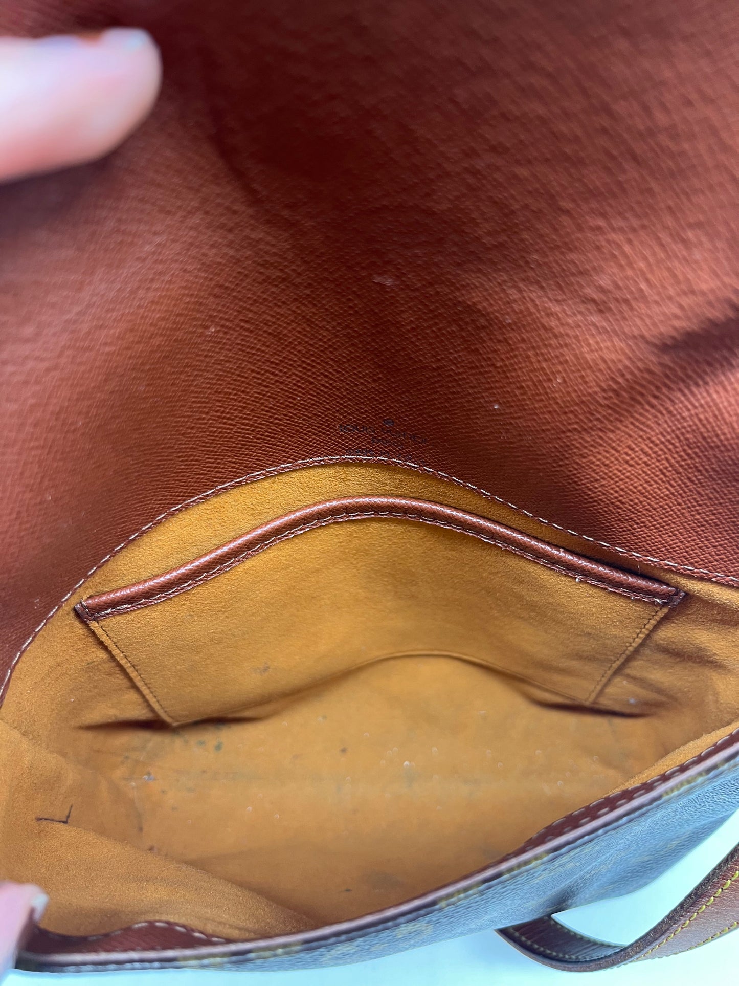 Handbag Luxury Designer By Louis Vuitton, Size: Medium