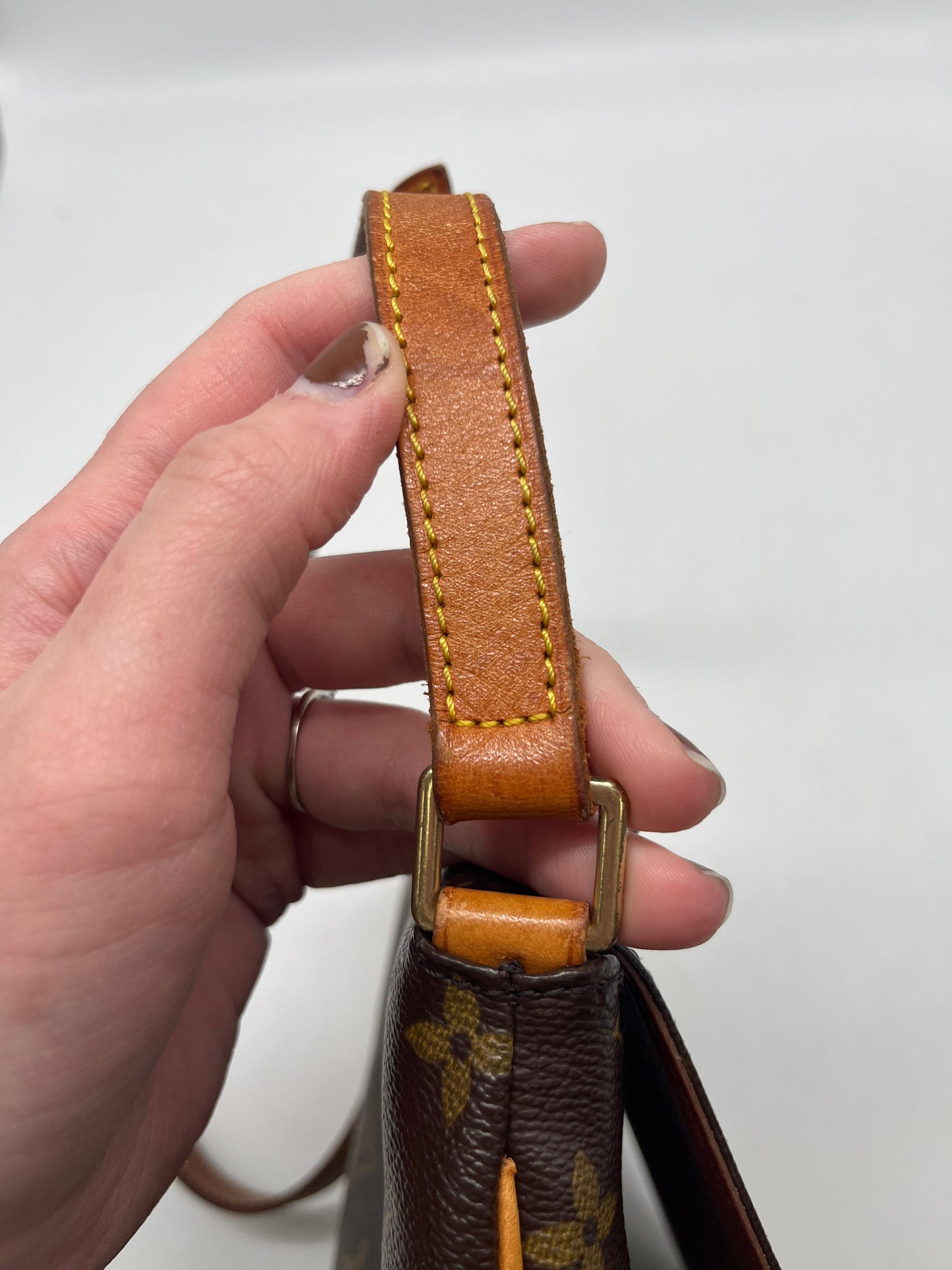 Handbag Luxury Designer By Louis Vuitton, Size: Medium