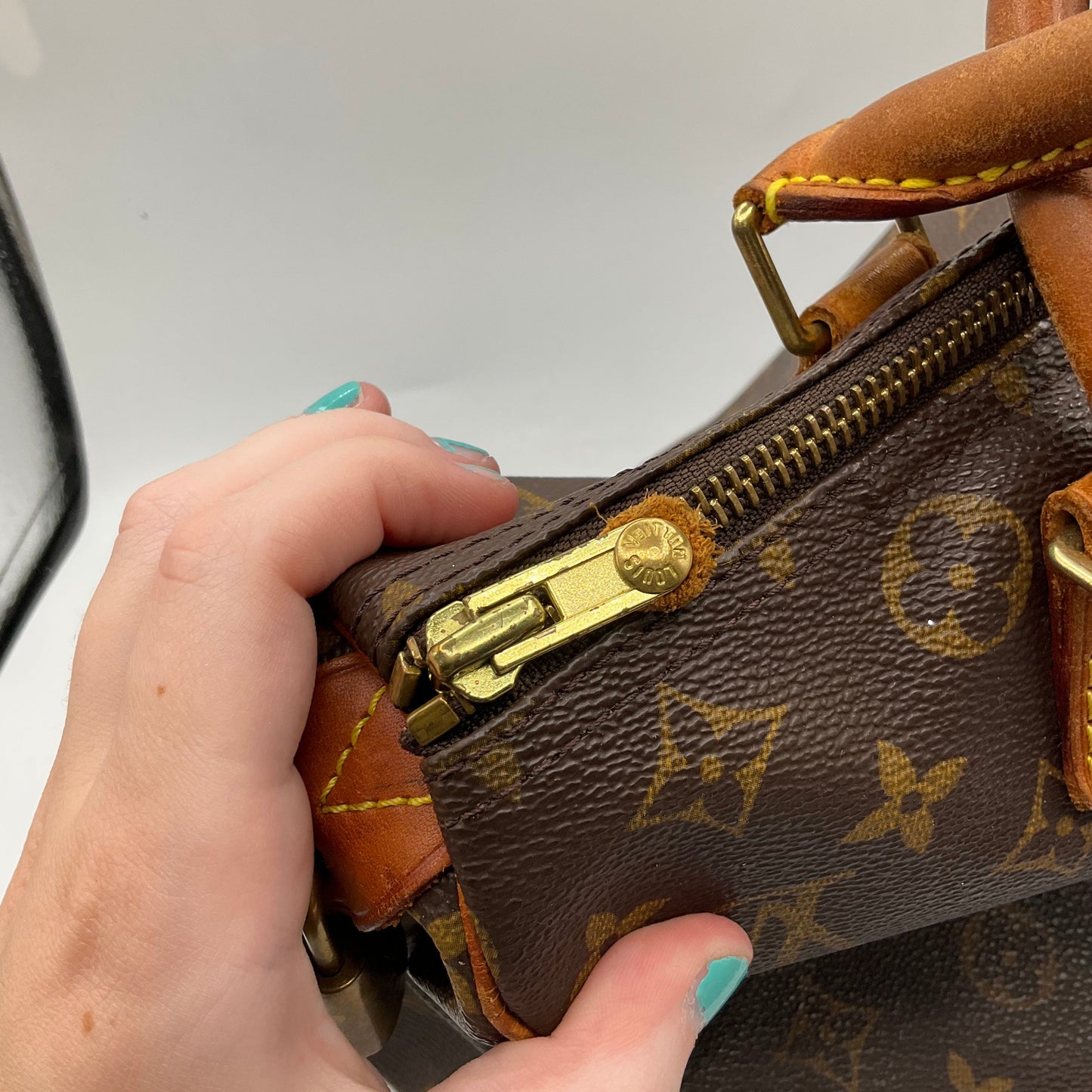 Handbag Luxury Designer By Louis Vuitton, Size: Medium