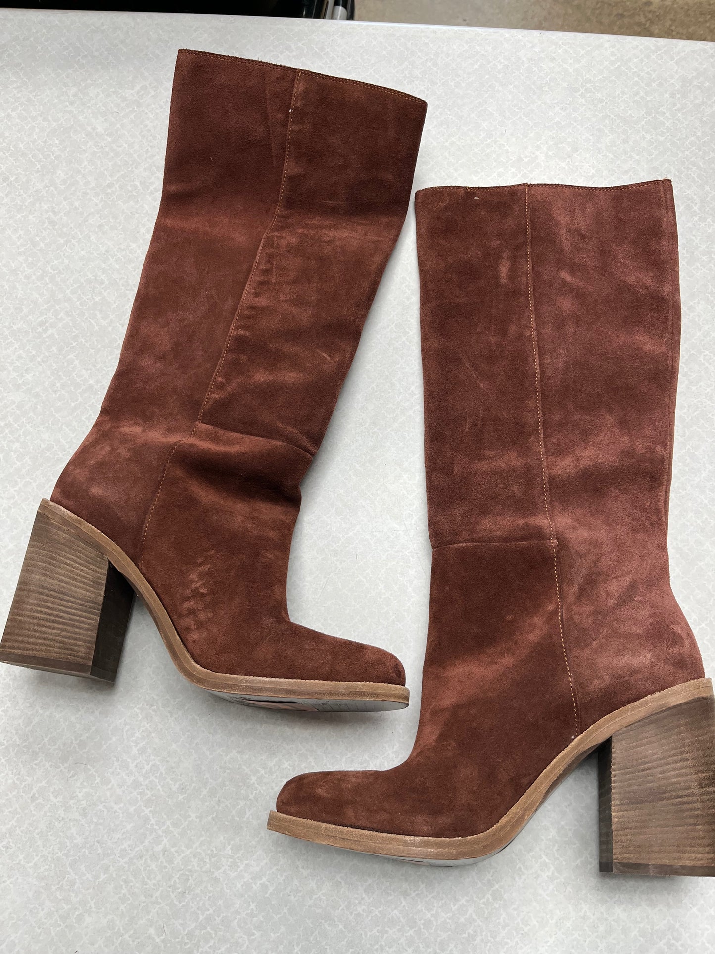 Boots Designer By Ugg In Maroon, Size:9