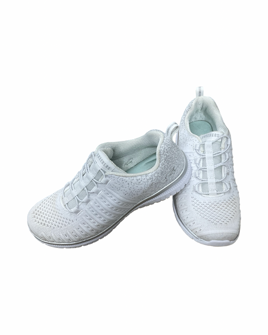 Shoes Sneakers By Skechers In White, Size:6.5