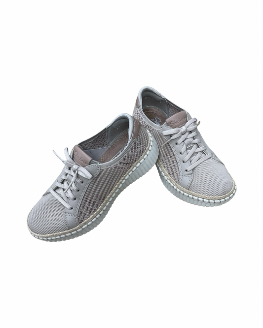 Shoes Sneakers By Skechers In Tan, Size:6.5