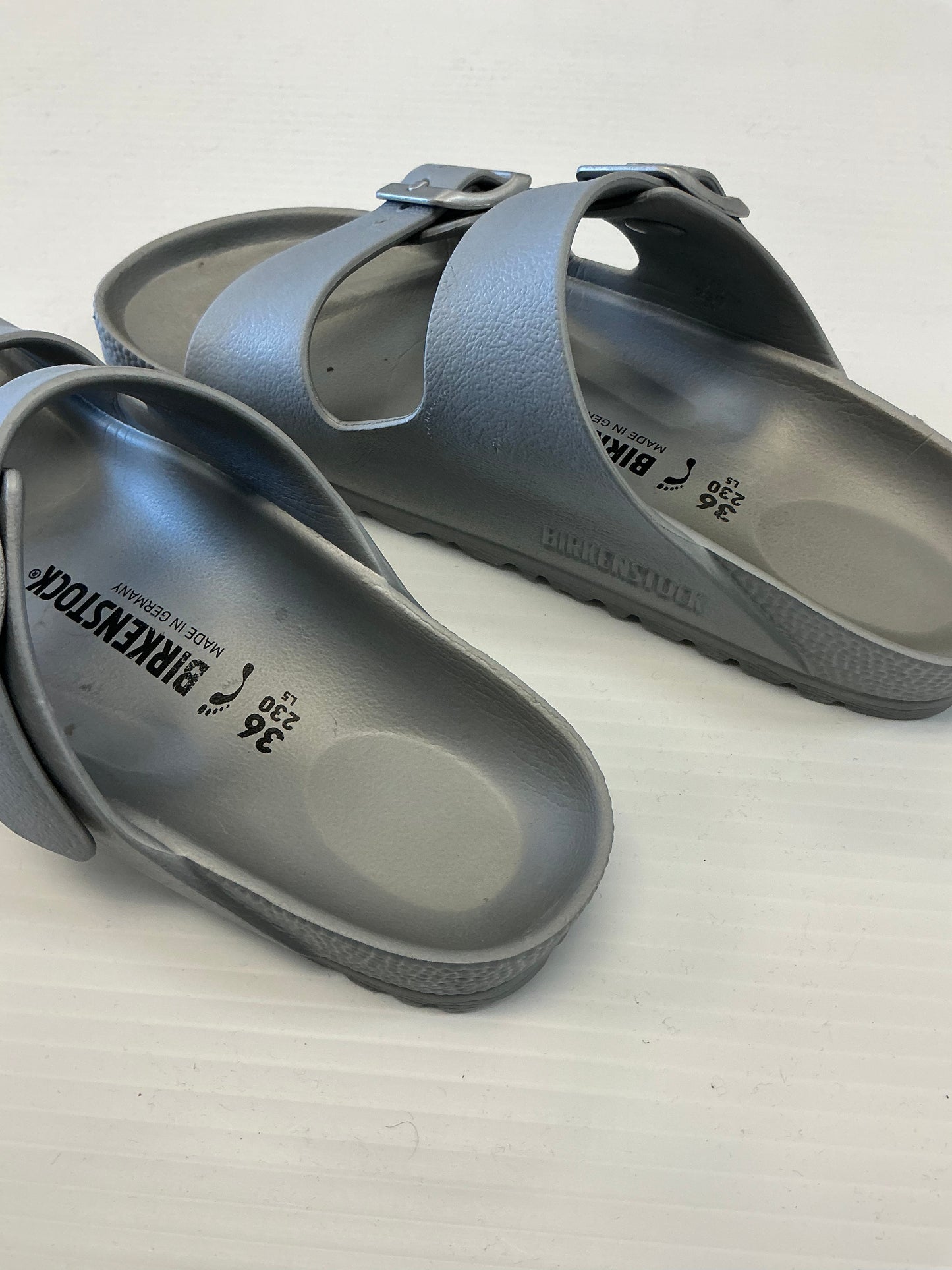 Sandals Flats By Birkenstock In Silver, Size: 5