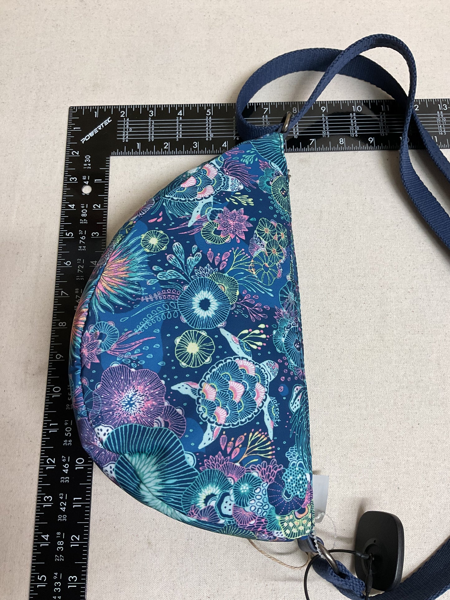 Crossbody By Sakroots In Multi, Size:Medium