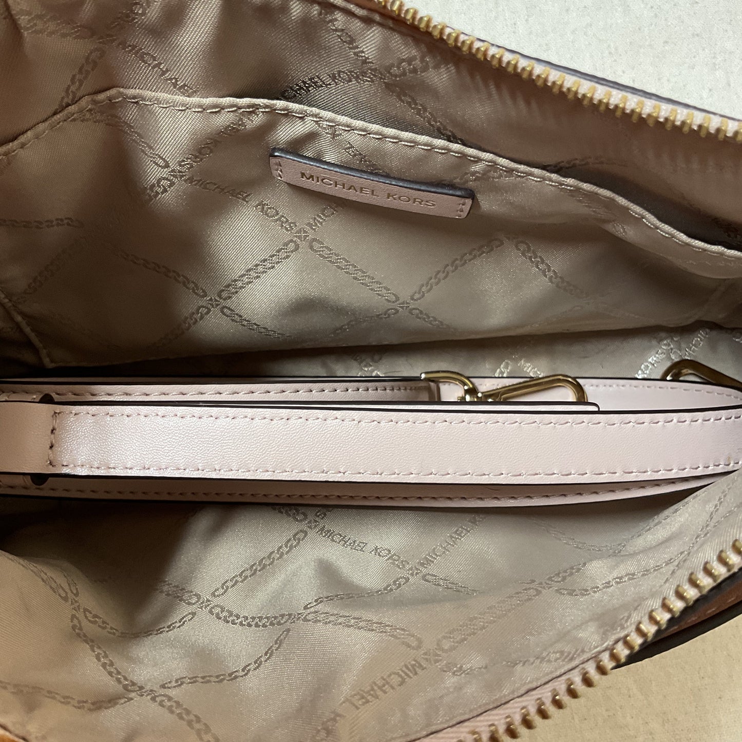 Handbag Designer By Michael Kors In Pink & White, Size:Medium