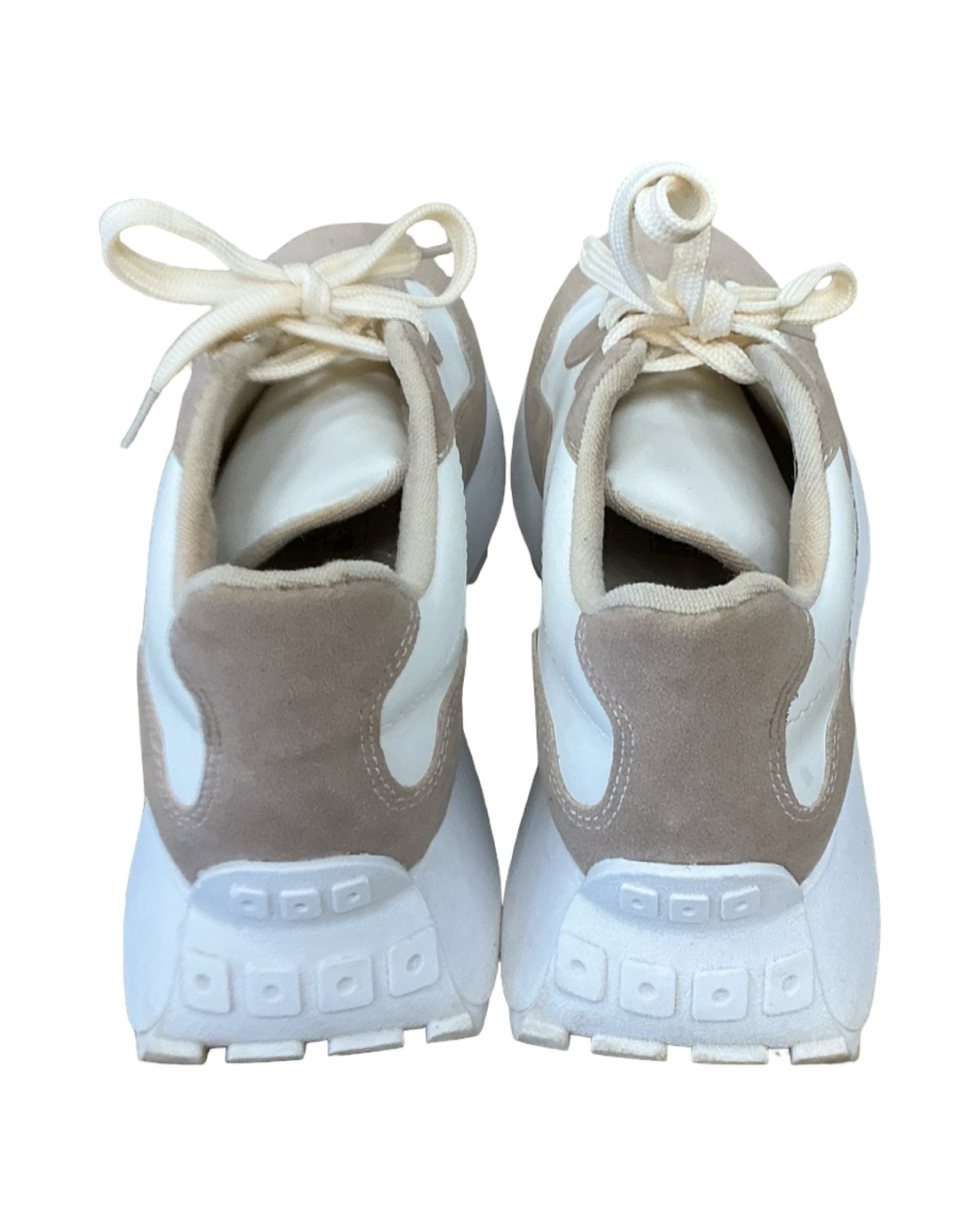 Shoes Sneakers By Clothes Mentor In Tan & White, Size:9