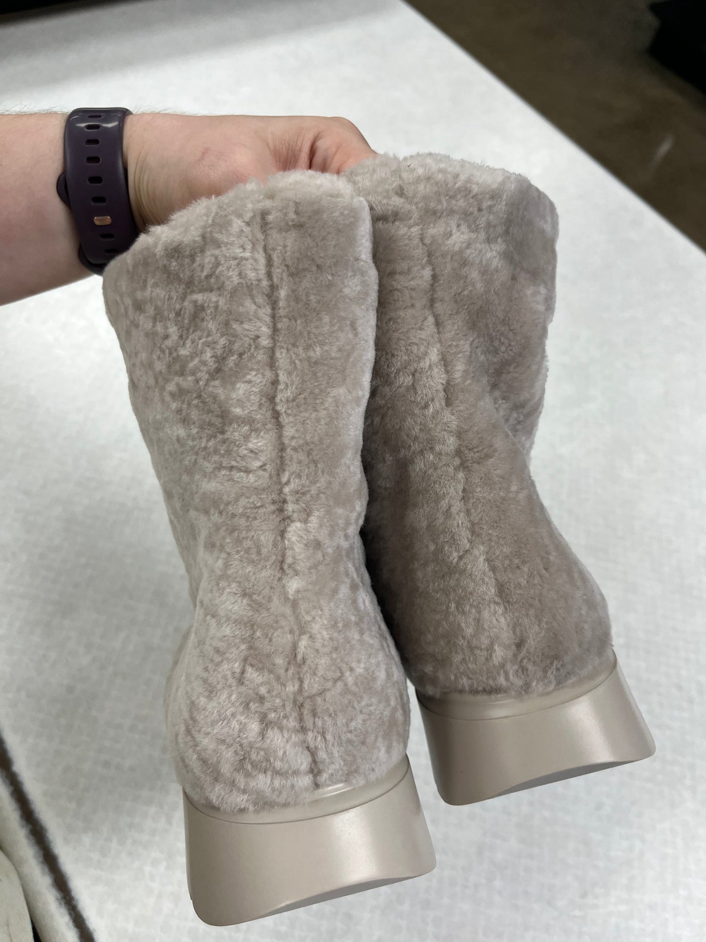 Boots Designer By Stuart Weitzman In Cream, Size:7