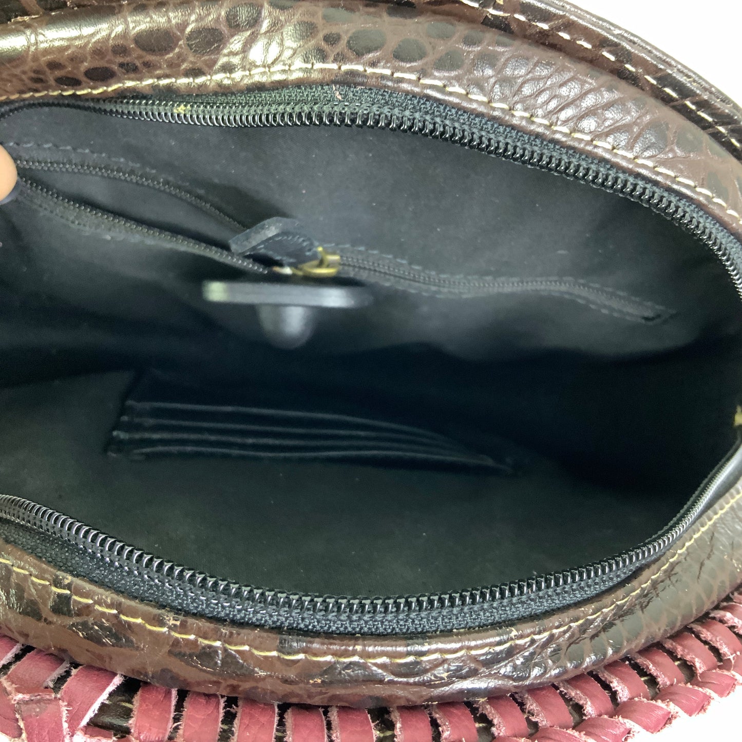 Crossbody By Clothes Mentor, Size: Medium