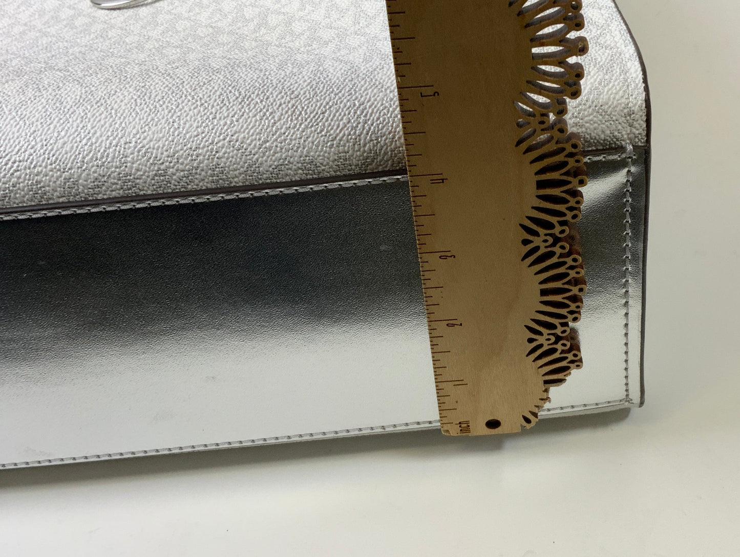 Handbag Designer By Michael Kors In Silver & White, Size:Large