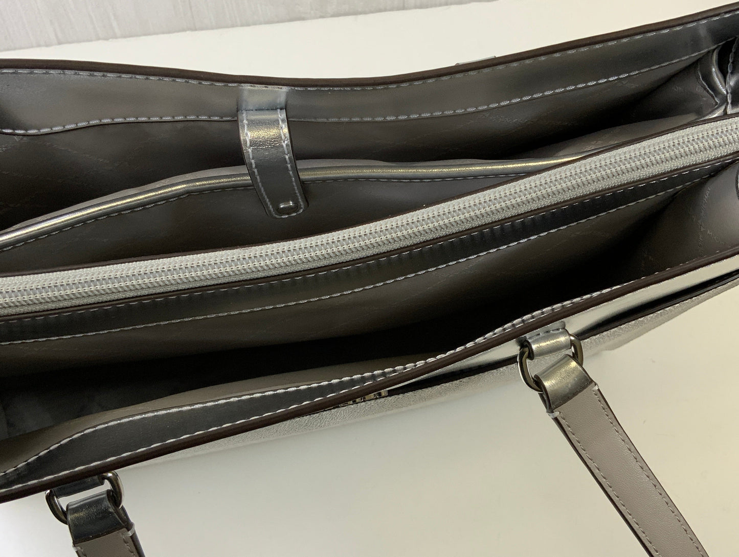 Handbag Designer By Michael Kors In Silver & White, Size:Large