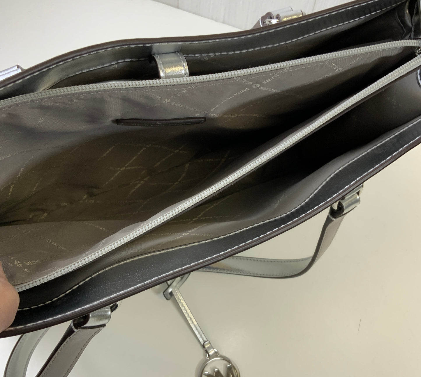 Handbag Designer By Michael Kors In Silver & White, Size:Large