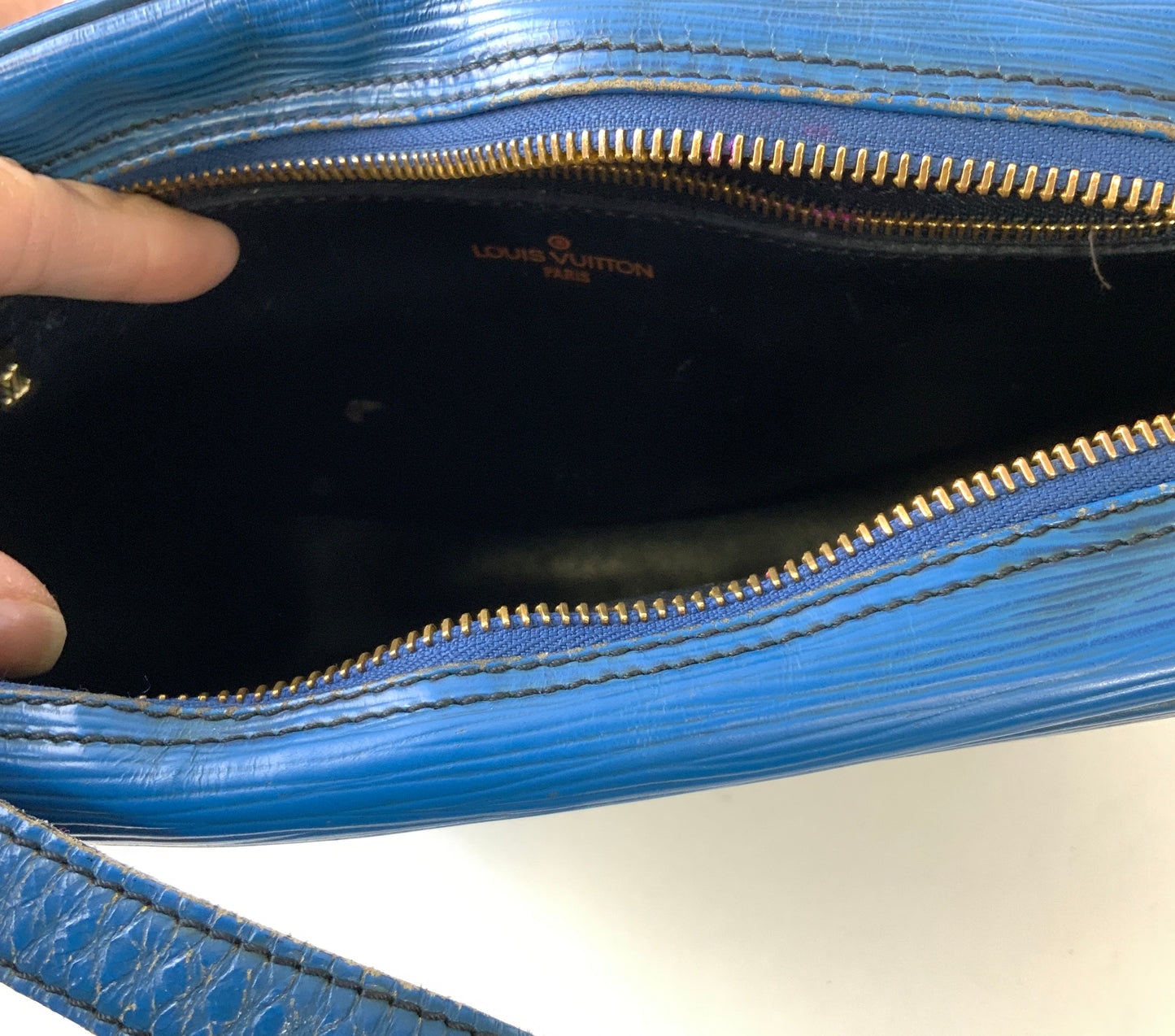 Handbag Luxury Designer By Louis Vuitton, Size: Small