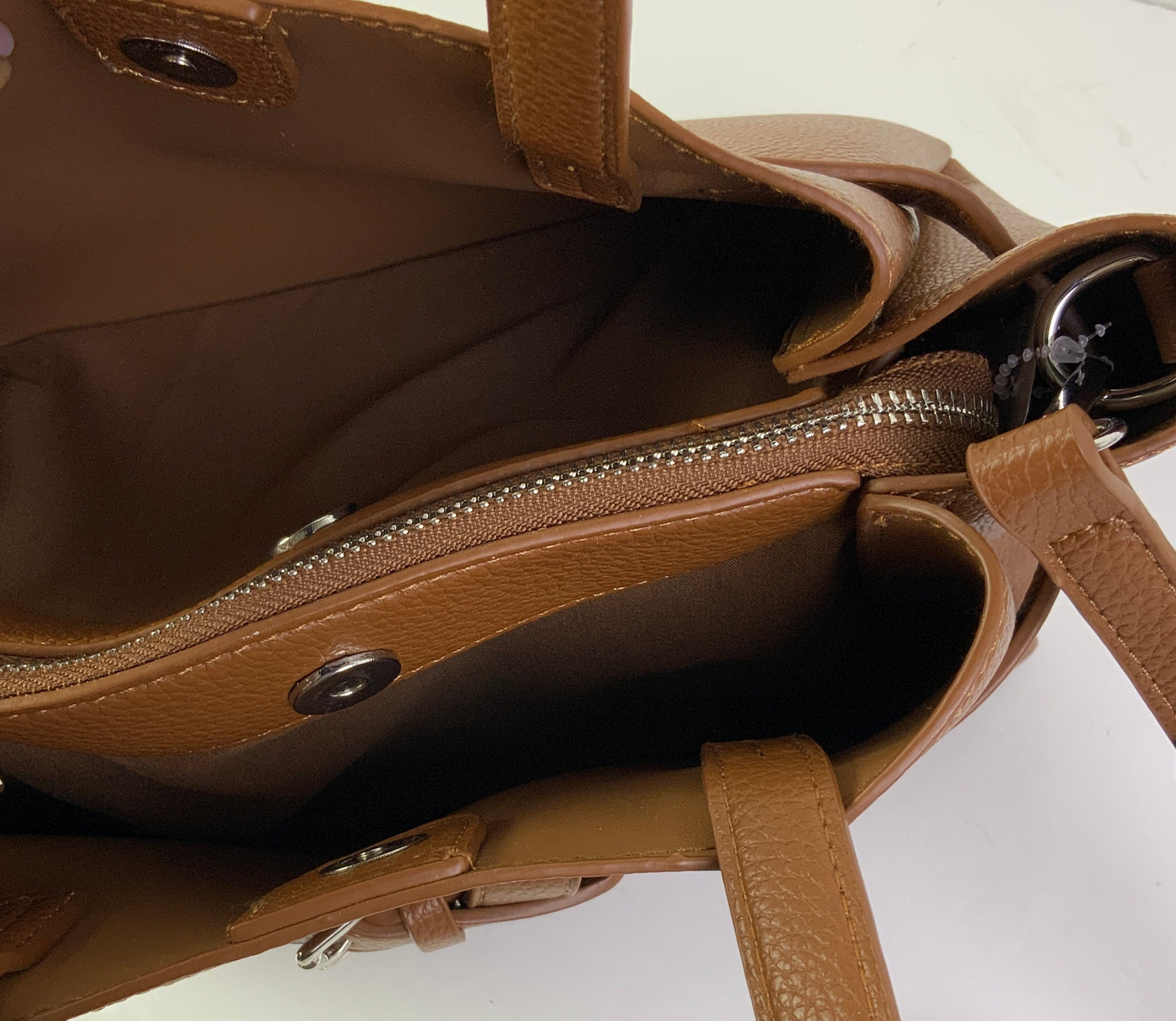 Handbag By Clothes Mentor, Size: Medium