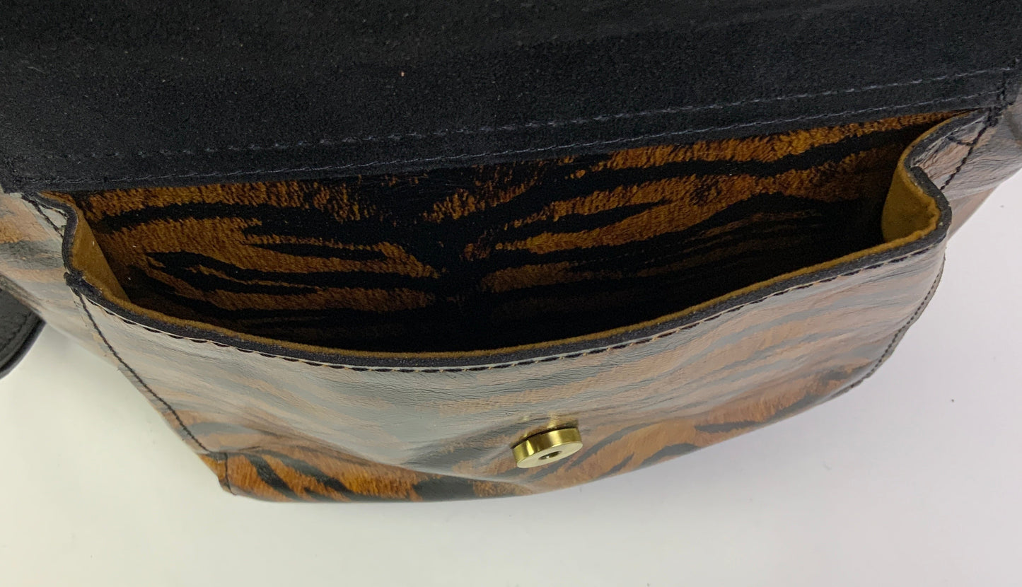 Crossbody Designer By Patricia Nash In Animal Print, Size:Large